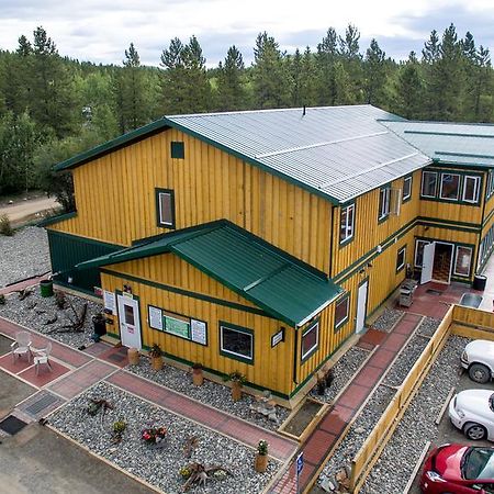 Hot Springs Campground & Hostel Upper Laberge Buitenkant foto