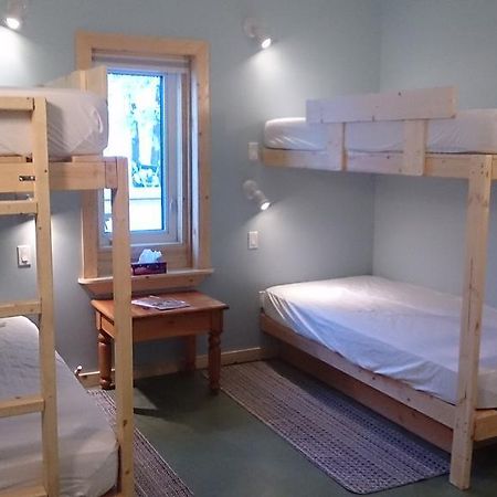 Hot Springs Campground & Hostel Upper Laberge Buitenkant foto