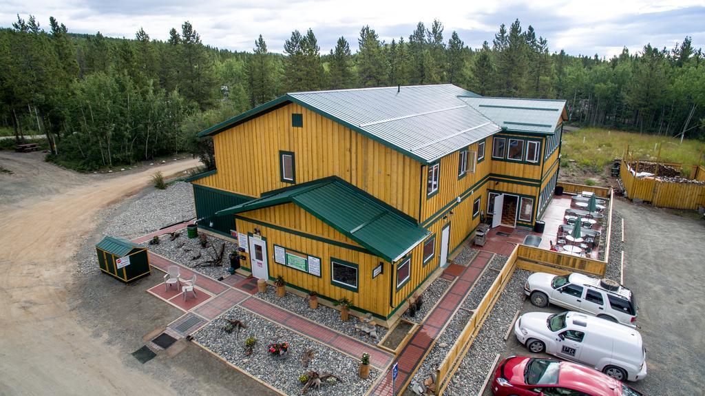 Hot Springs Campground & Hostel Upper Laberge Buitenkant foto