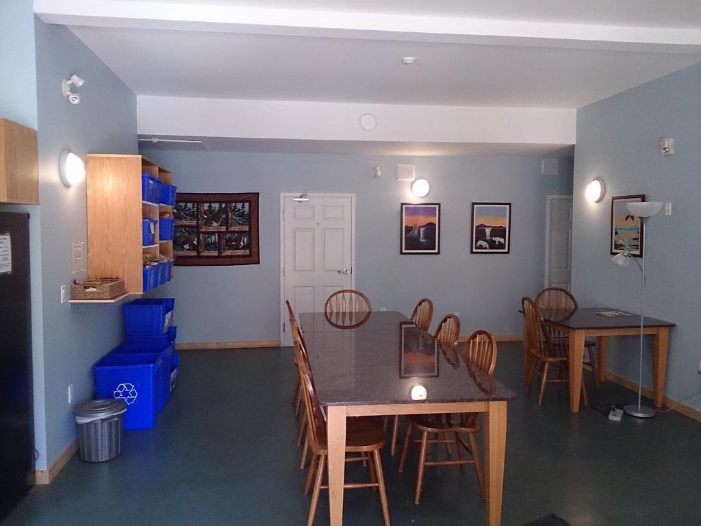 Hot Springs Campground & Hostel Upper Laberge Buitenkant foto